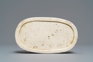 Een Chinese verte biscuit inktsteen met een draak en kraanvogels, Kangxi