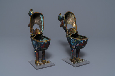 Deux paires de br&ucirc;le-parfums en &eacute;maux cloisonn&eacute;s, Chine, 19&egrave;me