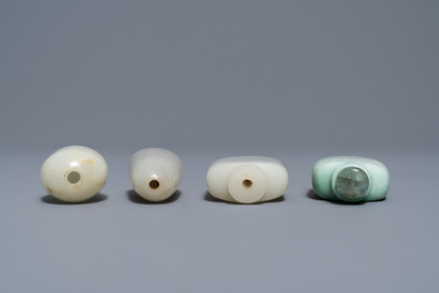 Four Chinese white and celadon jade snuff bottles, 19/20th C.