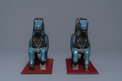 Deux paires de br&ucirc;le-parfums en &eacute;maux cloisonn&eacute;s, Chine, 19&egrave;me