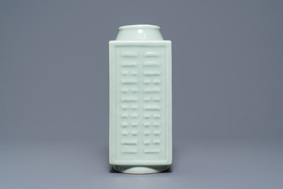 Drie Chinese monochrome celadon vazen, Yongzheng en Qianlong merken, 19/20e eeuw