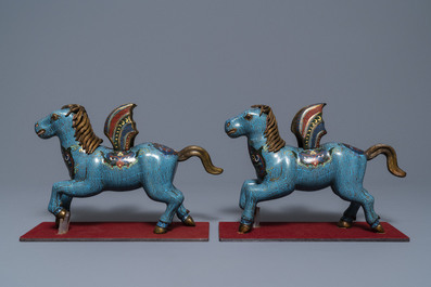 Deux paires de br&ucirc;le-parfums en &eacute;maux cloisonn&eacute;s, Chine, 19&egrave;me