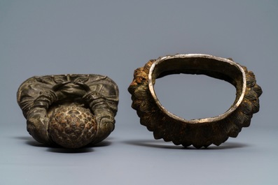 Une figure de Bouddha sur tr&ocirc;ne de lotus en bronze, Chine, Ming