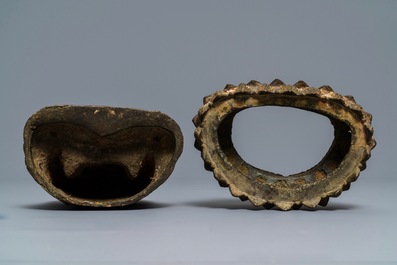 Une figure de Bouddha sur tr&ocirc;ne de lotus en bronze, Chine, Ming