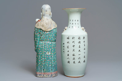 Een Chinese famille rose vaas en een figuur van Fu Xing, 19e eeuw