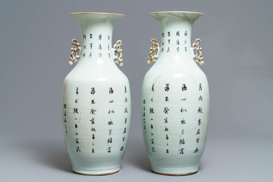 Een paar Chinese famille rose vazen met decor van muzikantes, 19/20e eeuw