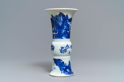 Een Chinese blauw-witte gu vaas met landschapsdecor, Kangxi merk en periode
