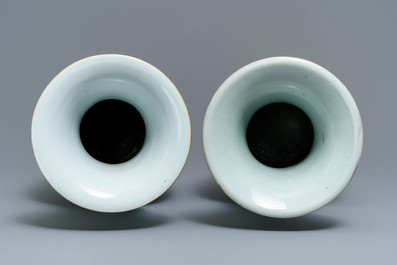 Two Chinese famille rose vases with figures in a garden, 19/20th C.