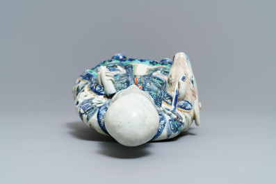 Une figure de Shoulao assis sur un cerf en porcelaine de Chine wucai, Wanli