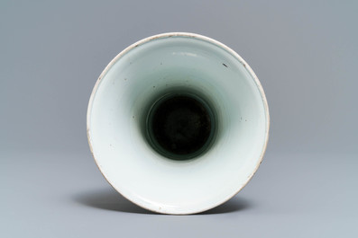 Een Chinese blauw-witte gu vaas met landschapsdecor, Kangxi merk en periode