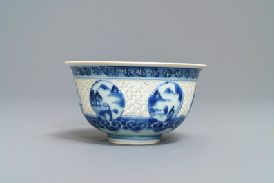 Een Chinese blauw-witte ajour kom met landschapsdecor, Transitie periode