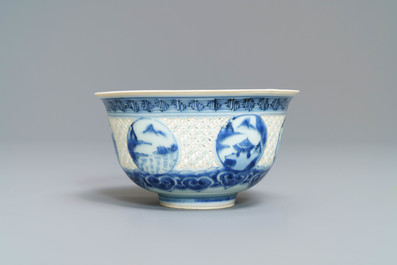 Een Chinese blauw-witte ajour kom met landschapsdecor, Transitie periode