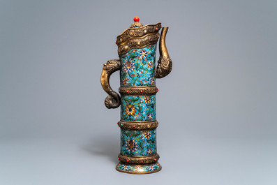 Une grande verseuse 'Duomuhu' en &eacute;maux cloisonn&eacute;s et bronze dor&eacute; incrust&eacute;, R&eacute;publique, 20&egrave;me