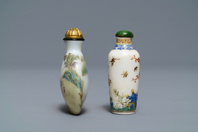 Deux tabati&egrave;res en verre blanc &eacute;maill&eacute;, marques de Guyue Xuan, prob. ateliers imp&eacute;riaux, P&eacute;kin, Qianlong