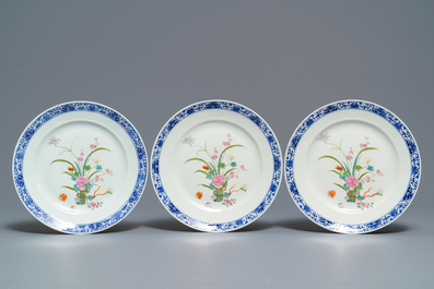 A fine Chinese famille rose dish and three floral plates, 19/20th C.