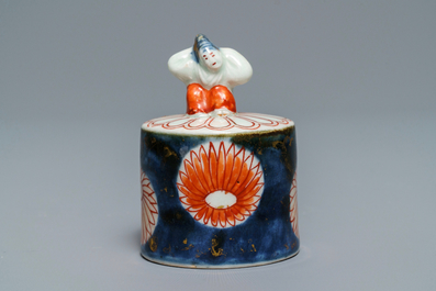 A large Japanese Imari jug and cover, Edo, 17th C.