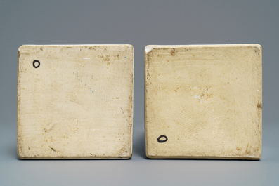Une paire de bo&icirc;tes &agrave; th&eacute; en porcelaine de Chine bleu et blanc, Kangxi