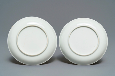 Cinq tasses et soucoupes et une th&eacute;i&egrave;re en porcelaine de Chine famille rose et grisaille, Yongzheng/Qianlong