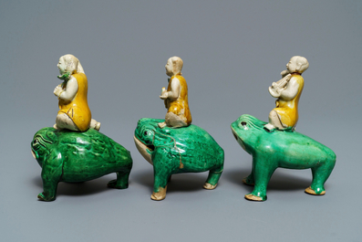 Three Chinese verte biscuit groups of Liu Hai on the toad, Kangxi