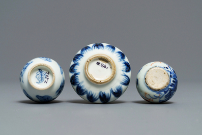 Neuf vases miniatures en porcelaine de Chine bleu et blanc et deux pi&egrave;ces en 'Amsterdams bont', Kangxi et apr&egrave;s
