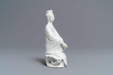 Une figure de Guanyin en porcelaine blanc de Chine, 18/19&egrave;me