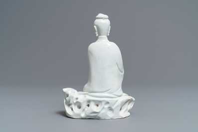 Une figure de Guanyin en porcelaine blanc de Chine, 18/19&egrave;me