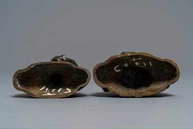 Een paar Chinese bronzen 'Culturele Revolutie' bustes, 3e kwart 20e eeuw