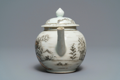 Cinq tasses et soucoupes et une th&eacute;i&egrave;re en porcelaine de Chine famille rose et grisaille, Yongzheng/Qianlong
