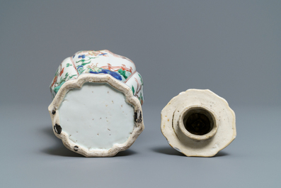 Een Chinese famille verte dekselvaas met fabeldieren, Kangxi