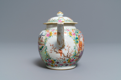 Een Chinese famille rose theepot met mandarijns decor, Qianlong
