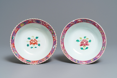 A pair of Chinese Straits or Peranakan market famille rose bowls with phoenixes, 19th C.