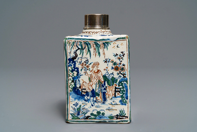 Une bo&icirc;te &agrave; th&eacute; en fa&iuml;ence de Delft en palette cachemire &agrave; d&eacute;cor de chinoiserie, 17/18&egrave;me