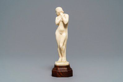 Een ivoren Art Deco figuur van een naakte dame, 1e helft 20e eeuw