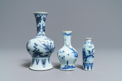 Vijf blauw-witte Delftse chinoiserie vazen, eind 17e eeuw