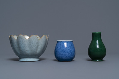 Huit pi&egrave;ces en porcelaine de Chine monochrome, 19/20&egrave;me