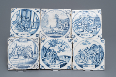 Une collection de 33 carreaux en fa&iuml;ence de Delft bleu et blanc et mangan&egrave;se, 18&egrave;me