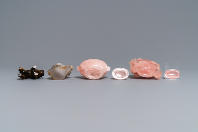 Douze oeuvres en pierre dure sculpt&eacute;e et un &eacute;cran de table, Chine, 19/20&egrave;me
