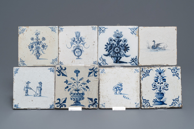 Une collection de 54 carreaux en fa&iuml;ence de Delft bleu et blanc et mangan&egrave;se, 17/18&egrave;me