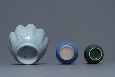 Huit pi&egrave;ces en porcelaine de Chine monochrome, 19/20&egrave;me