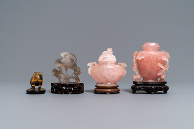 Douze oeuvres en pierre dure sculpt&eacute;e et un &eacute;cran de table, Chine, 19/20&egrave;me
