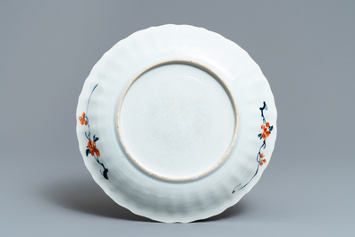 Un plat armori&eacute; de 'Flandres' en porcelaine de Chine famillle verte, Kangxi/Yongzheng
