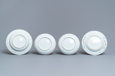 Een collectie Chinees blauw-wit, famille rose en Imari-stijl porselein, Kangxi/Qianlong