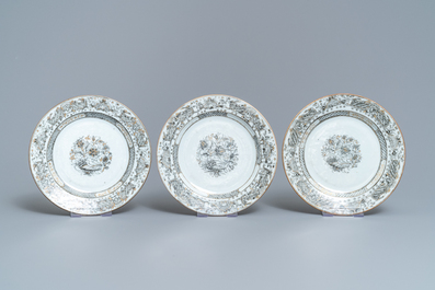 Nine Chinese grisaille and Imari-style plates, Yongzheng/Qianlong