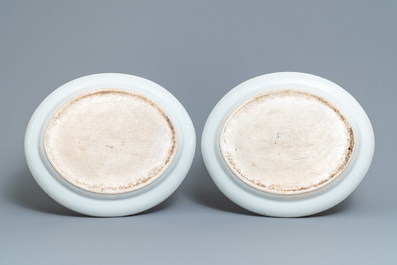 Een 9-delig Chinees famille rose servies met kostbaarhedendecor, Jiaqing/Daoguang