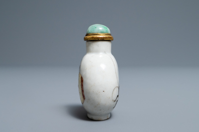 Een Chinese famille rose snuiffles met sprinkhanen, Daoguang merk en periode