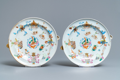 Een 9-delig Chinees famille rose servies met kostbaarhedendecor, Jiaqing/Daoguang