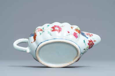 Cinq pi&egrave;ces en porcelaine de Chine famille rose &agrave; d&eacute;cor 'pseudo feuille de tabac', Qianlong