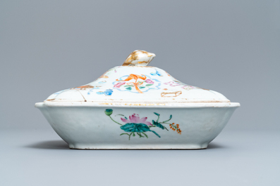 Een 9-delig Chinees famille rose servies met kostbaarhedendecor, Jiaqing/Daoguang