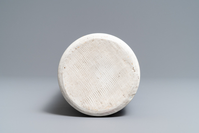 A Chinese blue and white sleeve vase with figural design all-round, Transitional period