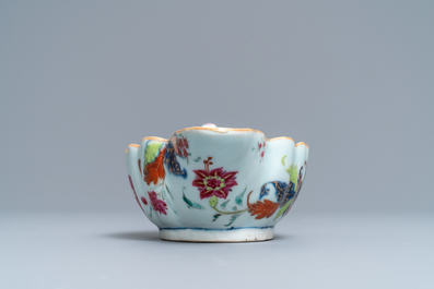 Cinq pi&egrave;ces en porcelaine de Chine famille rose &agrave; d&eacute;cor 'pseudo feuille de tabac', Qianlong